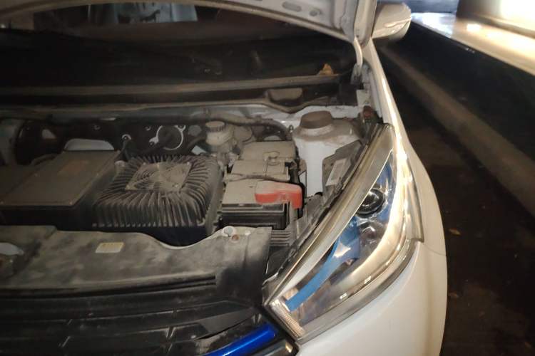 Used Zotye Cloud 100 2018 Cloud 100PLUS Smart Model Engine Bay Left