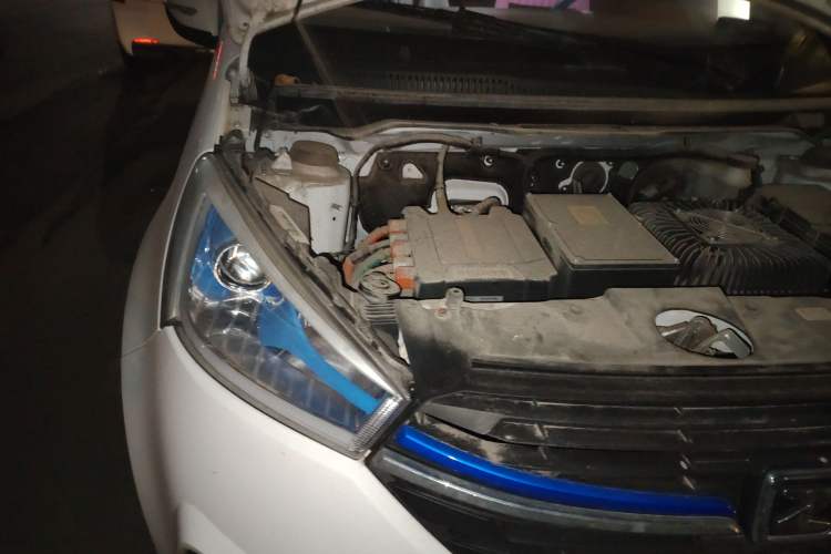 Used Zotye Cloud 100 2018 Cloud 100PLUS Smart Model Engine Bay Right