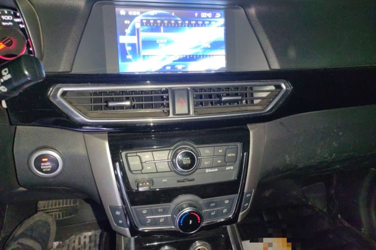Used Zotye Domy X5 2015 1.5T CVT ZhiXian Model China IV Standard Audio And AC Panel