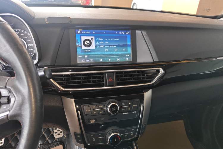 Used Zotye Domy X5 2015 1.5T Manual Luxury Model China V Standard Audio And AC Panel