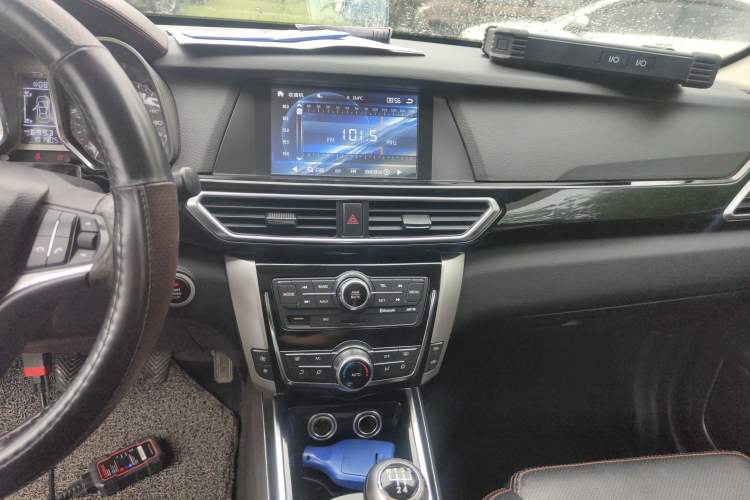 Used Zotye Domy X5 2015 1.5T Manual Supreme Model China IV Standard Audio And AC Panel