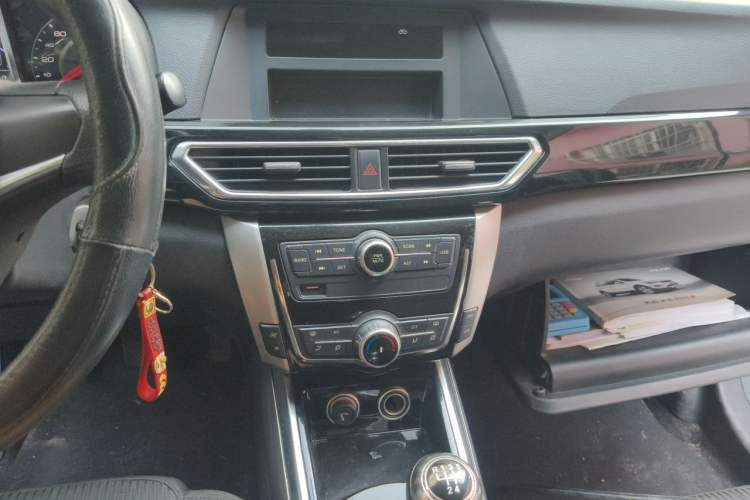 Used Zotye Domy X5 2015 1.5T Manual Elite Model China V Standard Audio And AC Panel