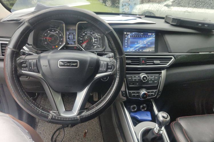 Used Zotye Domy X5 2015 1.5T Manual Supreme Model China IV Standard Center Console
