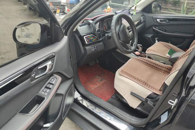 Used Zotye Domy X5 2015 1.5T CVT ZhiXian Model China IV Standard Driver Seat