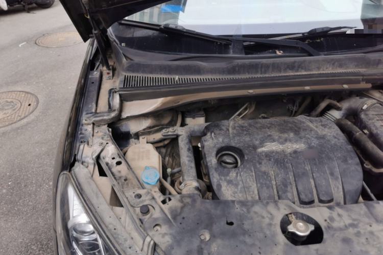 Used Zotye Domy X5 2015 1.5T CVT ZhiXian Model China IV Standard Engine Bay Right