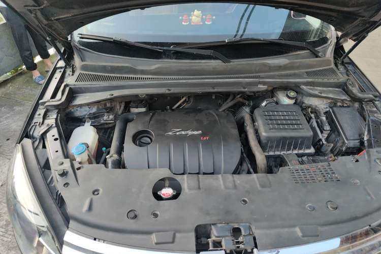 Used Zotye Domy X5 2015 1.5T CVT ZhiXian Model China IV Standard Engine Bay Right