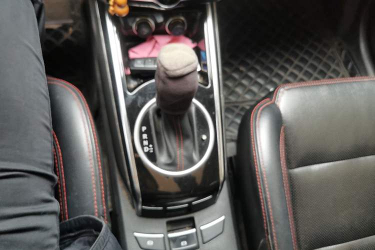 Used Zotye Domy X5 2015 1.5T CVT ZhiXian Model China IV Standard Gear Lever