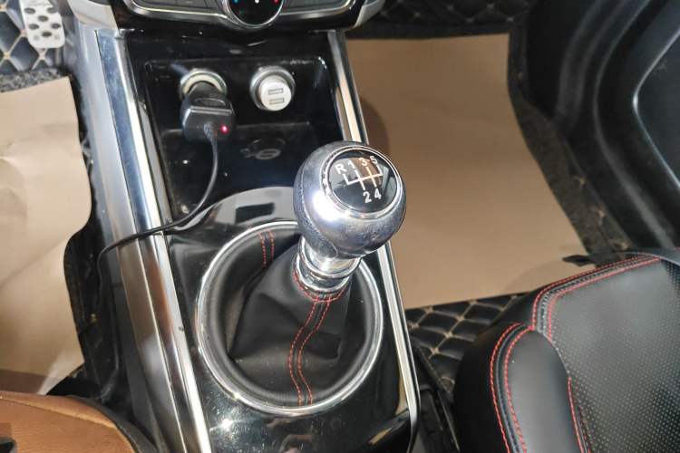Used Zotye Domy X5 2015 1.5T Manual Luxury Model China V Standard Gear Lever
