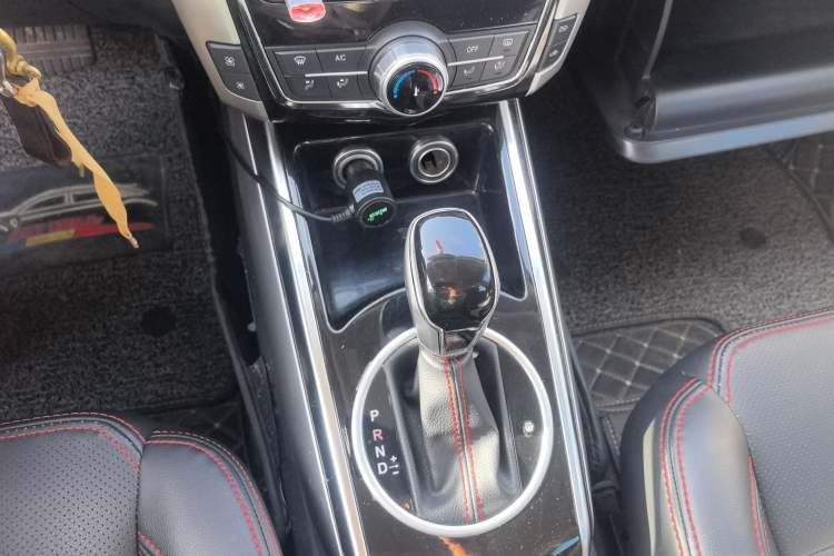 Used Zotye Domy X5 2015 1.5T CVT Landlord Edition China V Standard Gear Lever