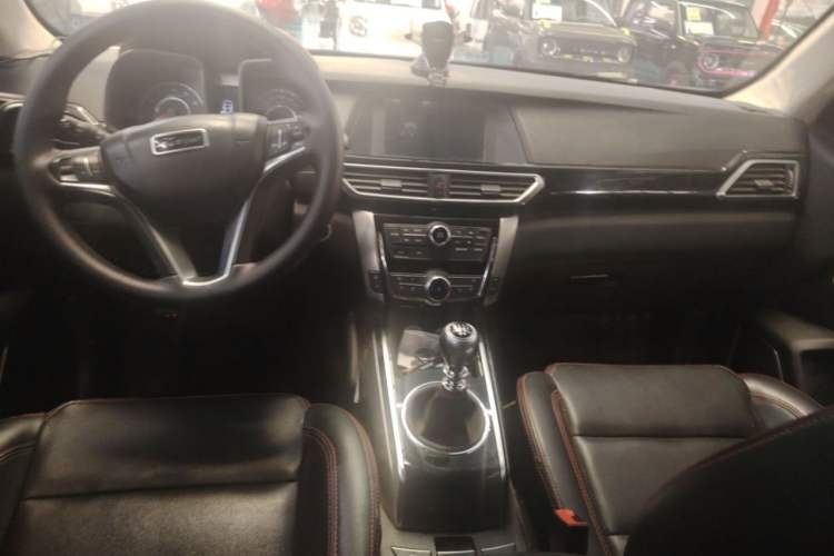 Used Zotye Domy X5 2015 1.5T Manual Luxury Version China IV Standard Interior 1