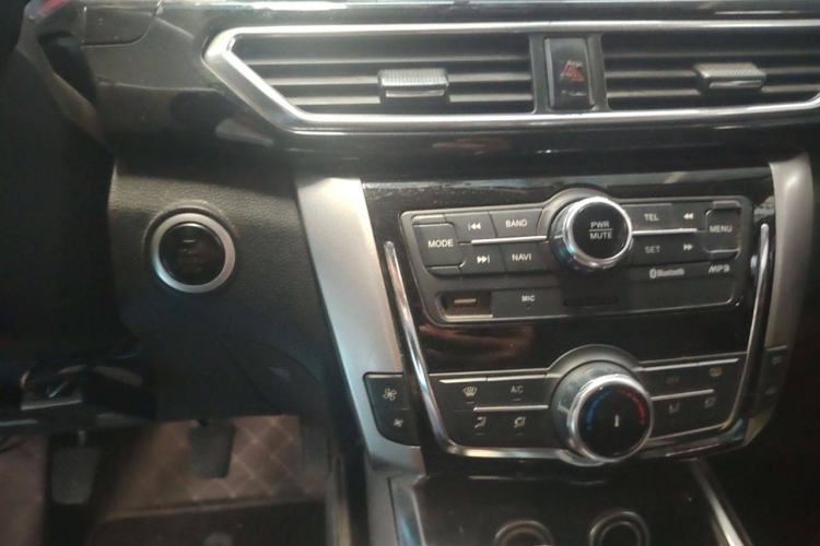 Used Zotye Domy X5 2015 1.5T Manual Luxury Version China IV Standard Interior 2