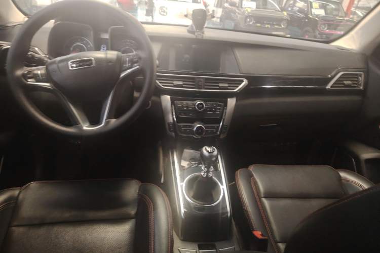 Used Zotye Domy X5 2015 1.5T Manual Luxury Version China IV Standard Interior 3