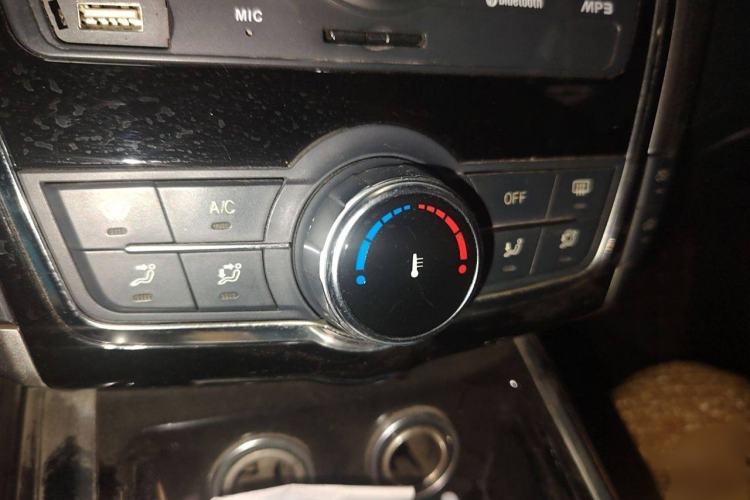 Used Zotye Domy X5 2015 1.5T Manual Luxury Version China IV Standard Interior 3