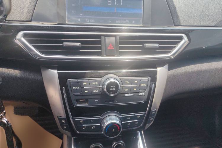 Used Zotye Domy X5 2015 1.5T CVT Landlord Edition China V Standard Interior 4