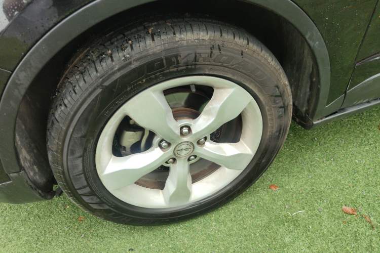 Used Zotye Domy X5 2015 1.5T Manual Supreme Model China IV Standard Left Front Wheel Hub