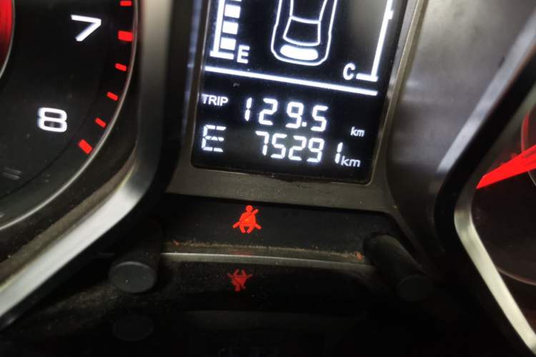 Used Zotye Domy X5 2015 1.5T CVT ZhiXian Model China IV Standard Odometer Close Up
