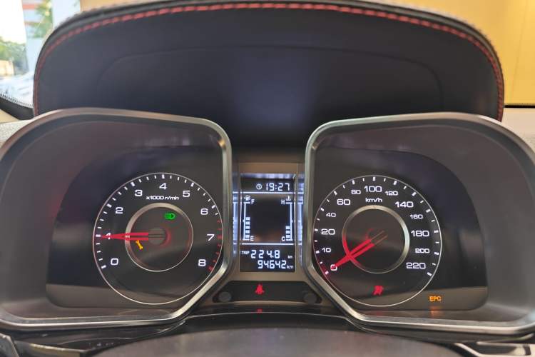 Used Zotye Domy X5 2015 1.5T Manual Luxury Model China V Standard Odometer Close Up