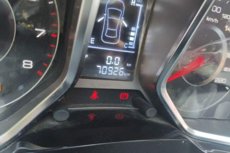 Used Zotye Domy X5 2015 1.5T Manual Elite Model China V Standard Odometer Close Up