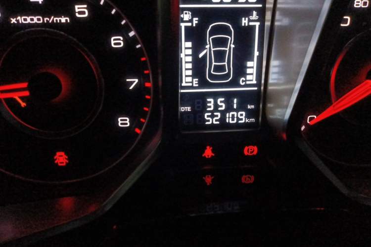 Used Zotye Domy X5 2015 1.5T Manual Luxury Model China V Standard Odometer Close Up