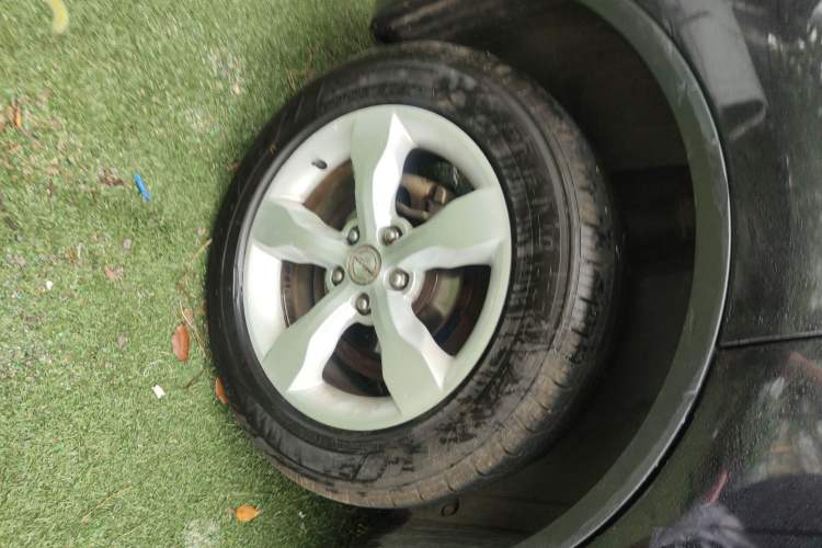 Used Zotye Domy X5 2015 1.5T Manual Supreme Model China IV Standard Right Rear Wheel Hub