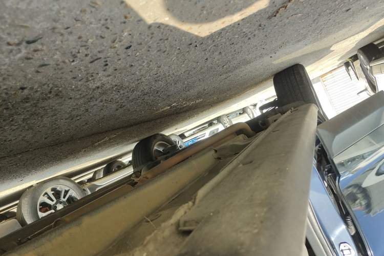 Used Zotye Domy X5 2015 1.5T CVT ZhiXian Trim China V Standard Right Side Sill