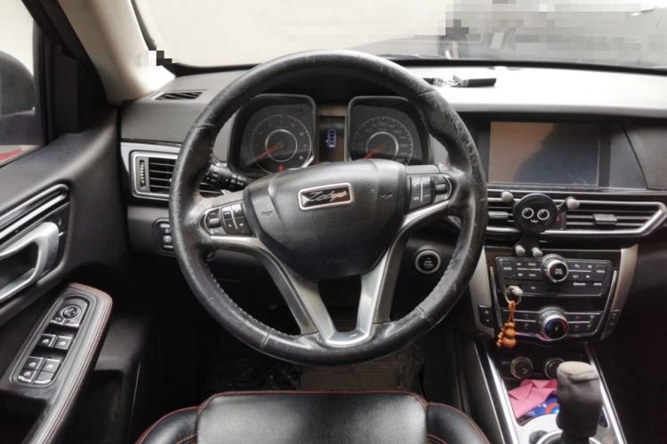 Used Zotye Domy X5 2015 1.5T CVT ZhiXian Model China IV Standard Steering Wheel