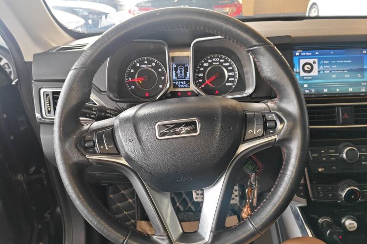 Used Zotye Domy X5 2015 1.5T Manual Luxury Model China V Standard Steering Wheel