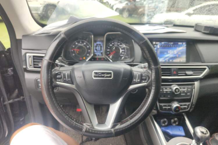 Used Zotye Domy X5 2015 1.5T Manual Supreme Model China IV Standard Steering Wheel