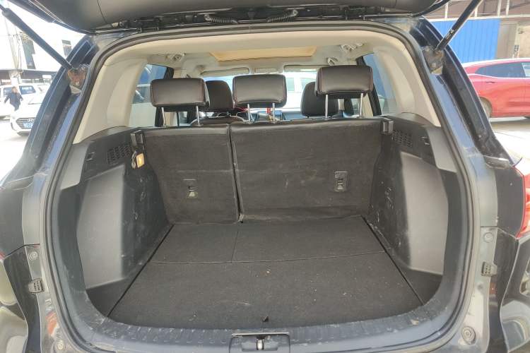 Used Zotye Domy X5 2015 1.5T CVT ZhiXian Trim China V Standard Trunk