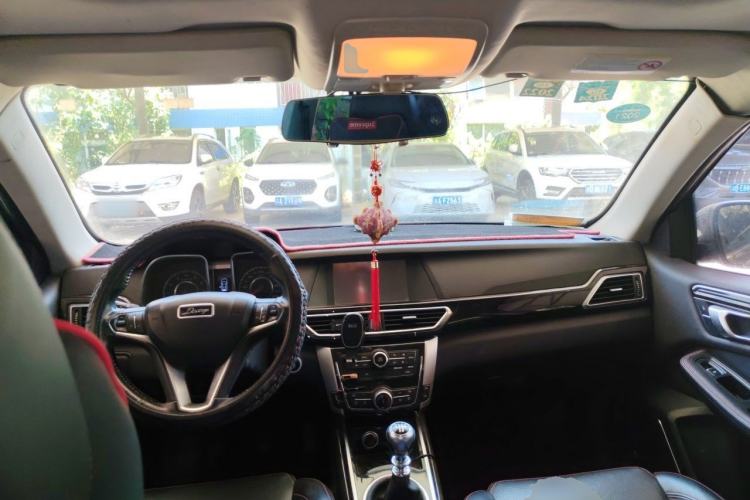 Used Zotye Domy X5 2015 1.5T Manual Luxury Version China IV Standard Center Console