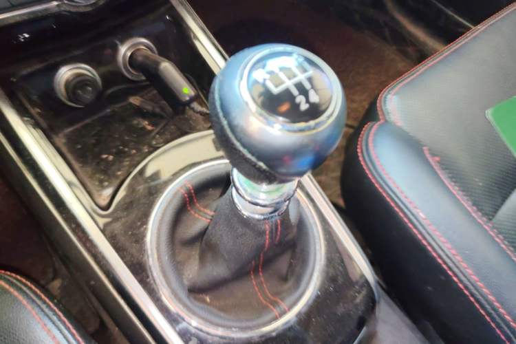 Used Zotye Domy X5 2015 1.5T Manual Luxury Version China IV Standard Gear Lever