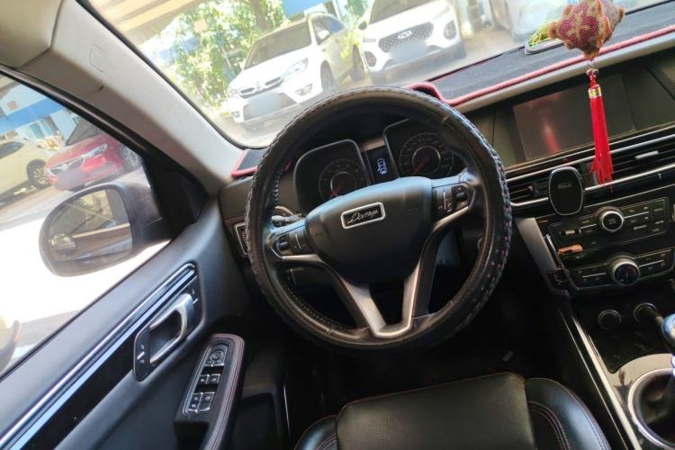 Used Zotye Domy X5 2015 1.5T Manual Luxury Version China IV Standard Steering Wheel