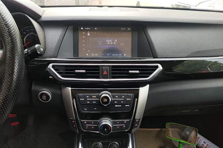 Used Zotye Domy X5 2015 1.5T Manual Luxury Version China IV Standard Audio And AC Panel