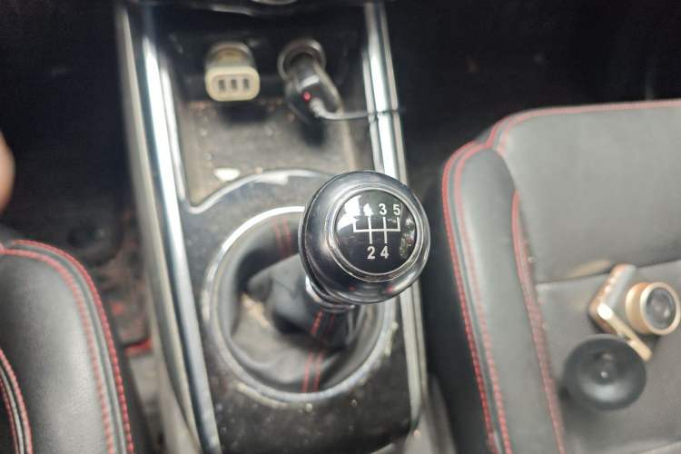 Used Zotye Domy X5 2015 1.5T Manual Luxury Model China V Standard Gear Lever