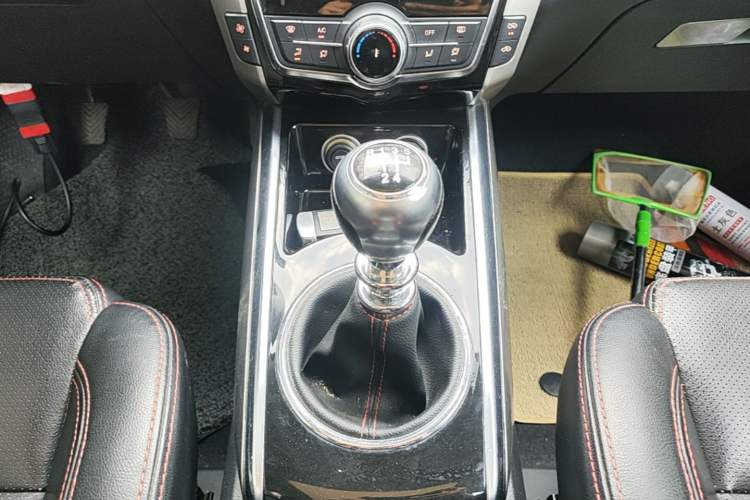Used Zotye Domy X5 2015 1.5T Manual Luxury Version China IV Standard Gear Lever