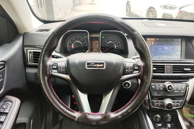 Used Zotye Domy X5 2015 1.5T Manual Luxury Version China IV Standard Steering Wheel