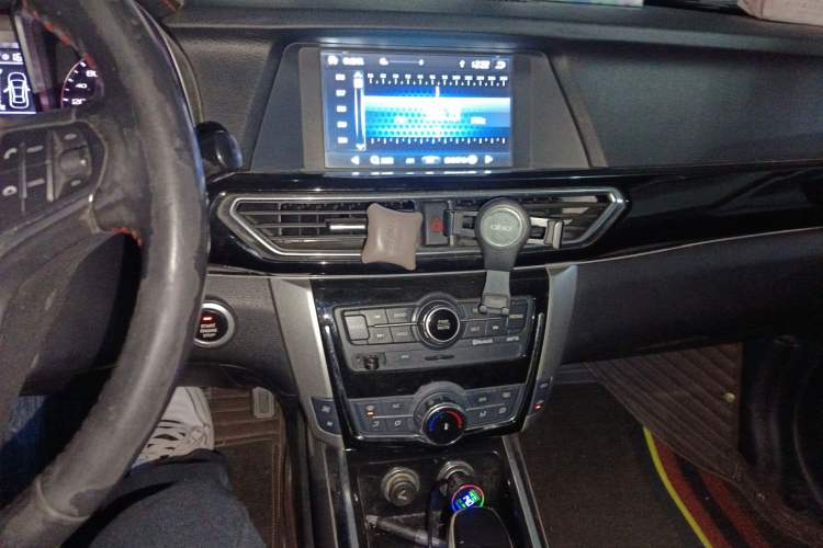 Used Zotye Domy X5 2015 1.5T CVT ZhiXian Trim China V Standard Audio And AC Panel