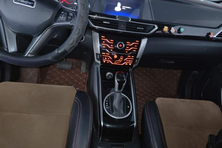 Used Zotye Domy X5 2015 1.5T CVT Chancellor Model China V Standard Audio And AC Panel