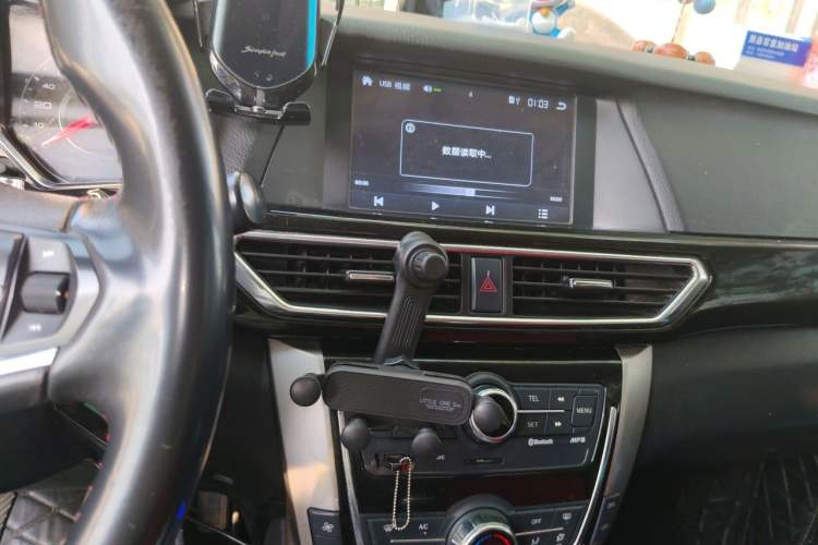 Used Zotye Domy X5 2015 1.5T Manual Luxury Version China IV Standard Audio And AC Panel