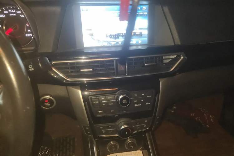 Used Zotye Domy X5 2015 1.5T Manual Luxury Model China V Standard Audio And AC Panel