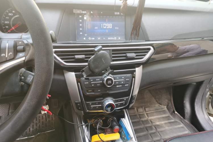 Used Zotye Domy X5 2015 1.5T Manual Luxury Version China IV Standard Audio And AC Panel
