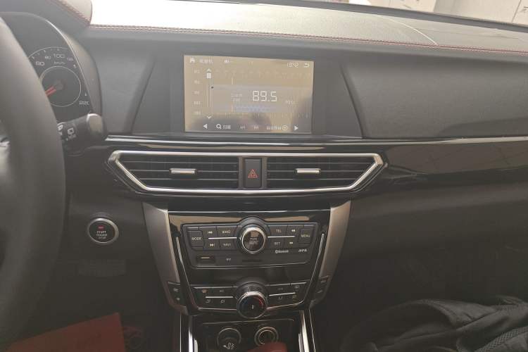 Used Zotye Domy X5 2015 1.5T CVT ZhiXian Model China IV Standard Audio And AC Panel