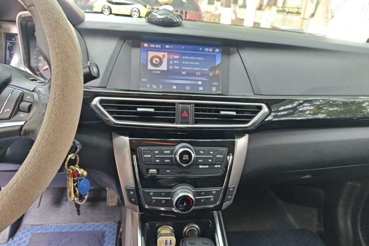 Used Zotye Domy X5 2015 1.5T Manual Luxury Version China IV Standard Audio And AC Panel