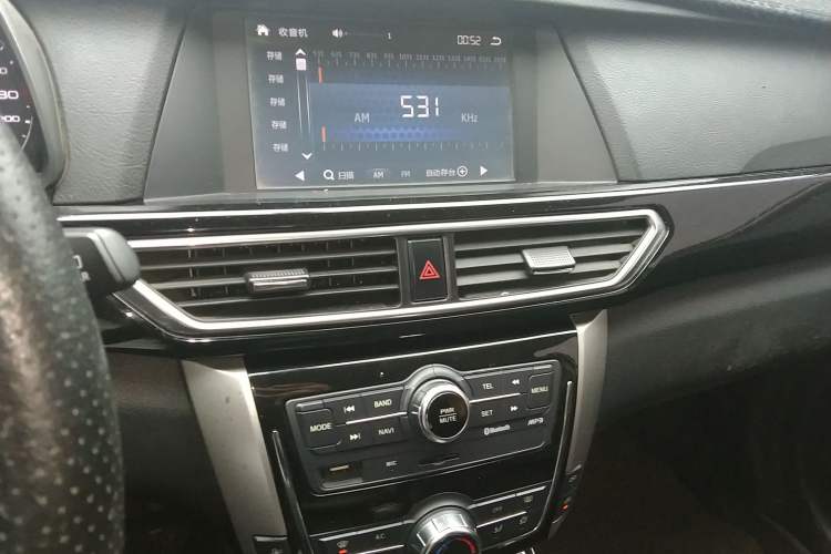 Used Zotye Domy X5 2015 1.5T CVT Landlord Model China IV Standard Audio And AC Panel