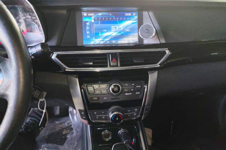 Used Zotye Domy X5 2015 1.5T CVT Landlord Model China IV Standard Audio And AC Panel