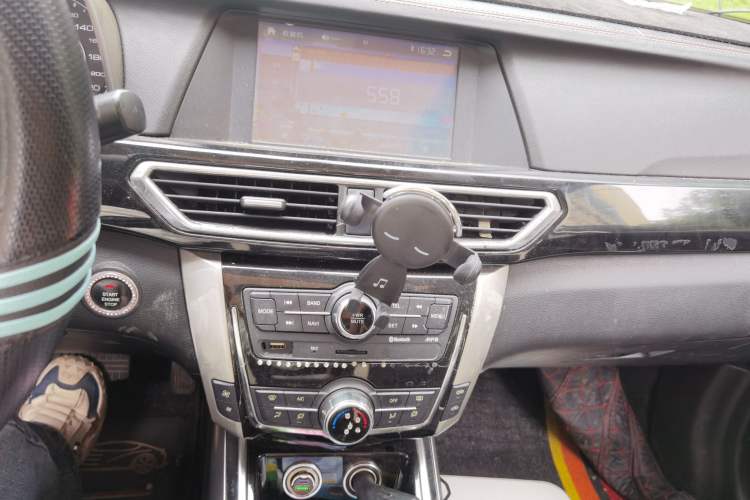 Used Zotye Domy X5 2015 1.5T CVT ZhiXian Model China IV Standard Audio And AC Panel