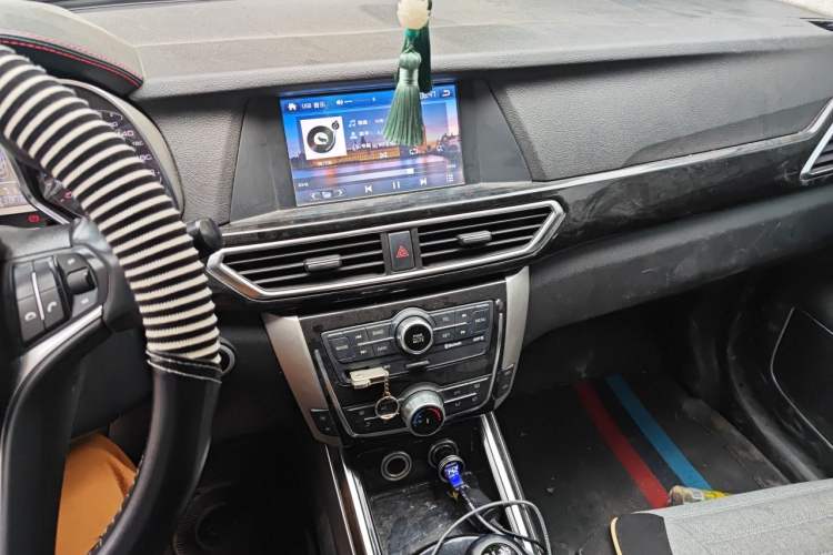 Used Zotye Domy X5 2015 1.5T Manual Luxury Version China IV Standard Audio And AC Panel