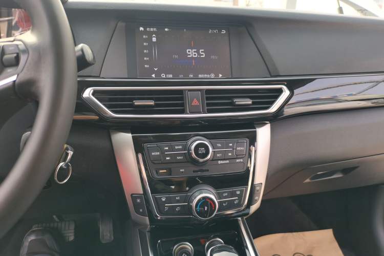 Used Zotye Domy X5 2015 1.5T CVT Landlord Edition China V Standard Audio And AC Panel