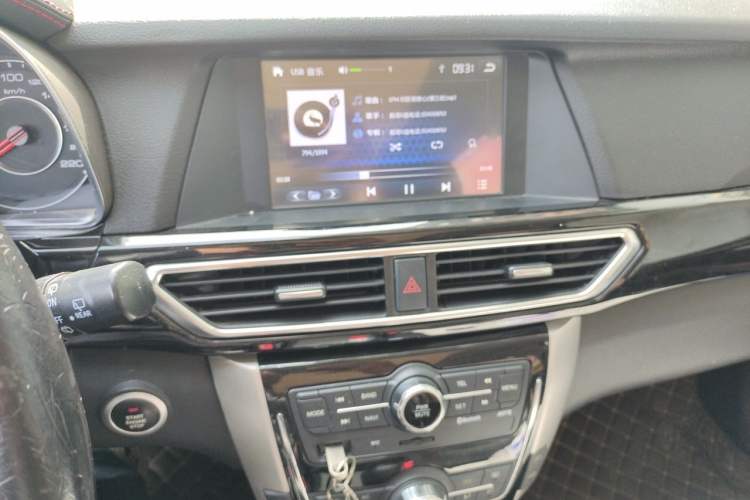 Used Zotye Domy X5 2015 1.5T CVT ZhiXian Model China IV Standard Audio And AC Panel