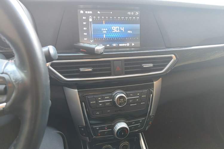 Used Zotye Domy X5 2015 1.5T CVT ZhiXian Trim China V Standard Audio And AC Panel